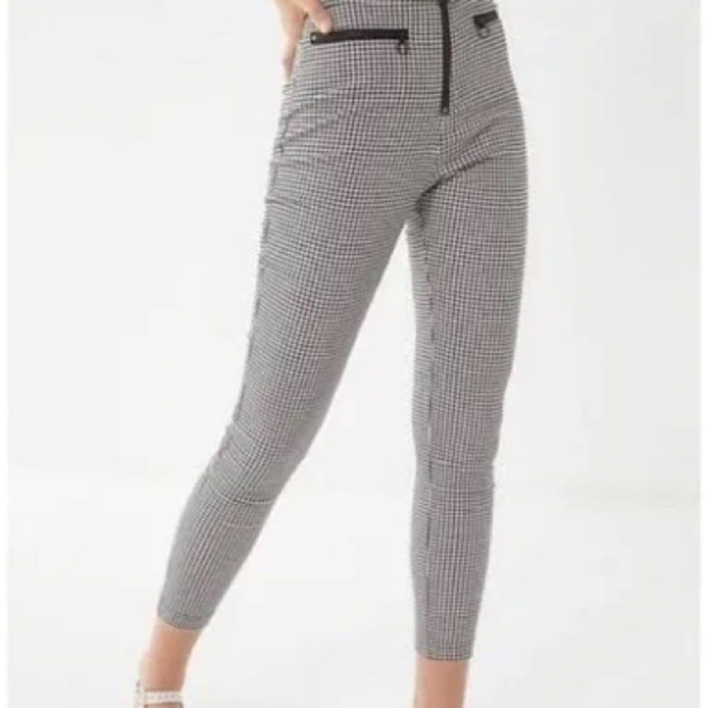 Urban Outfitters Black & White Checkered Pants size 8 US / size 12 UK - Like New
